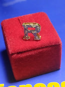 Pingente R  Ouro Amarelo e Branco18 Kilates Pedra Brilhantes Peso 1.00 Grama 10 mm Apenas R