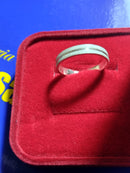 Uma aliança Prata 950 5 mm reta fosca e Risco meio