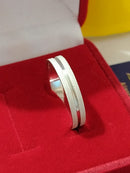 Uma aliança Prata 950 5 mm reta fosca e Risco meio