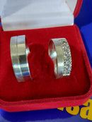 Par de Alianças Prata 7 mm 950  Pedras de zircônias 2 mm