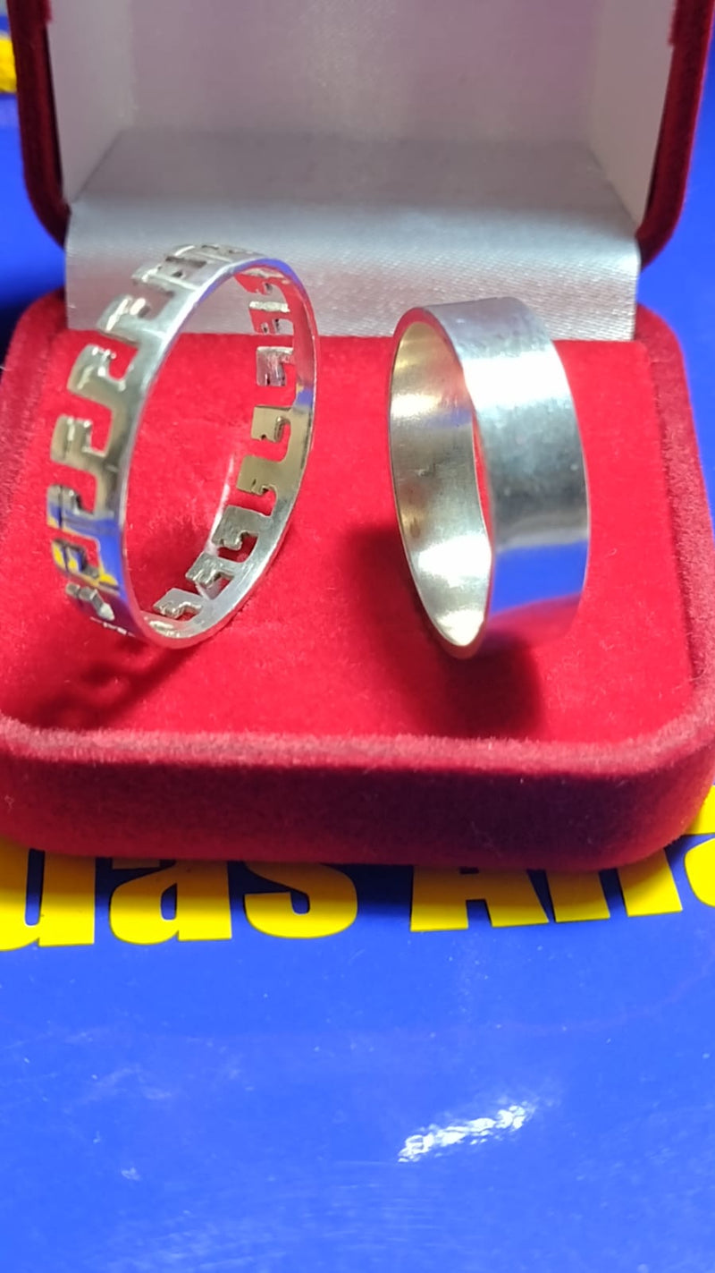 Prata  Par de Alianças uma Lisa e outra com detalhes 4.9 mm Prata 950