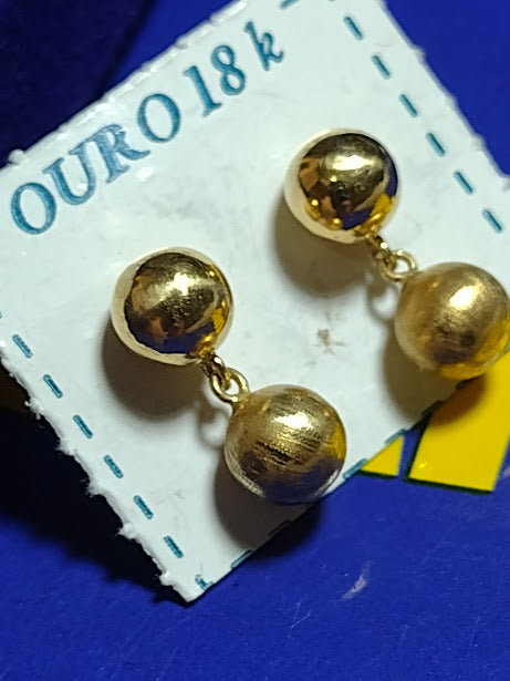 Par de Brincos 2 bolas Lisa e Fosca 5 mm Lisas Ouro 18 Kilates Peso 0.71 Grama