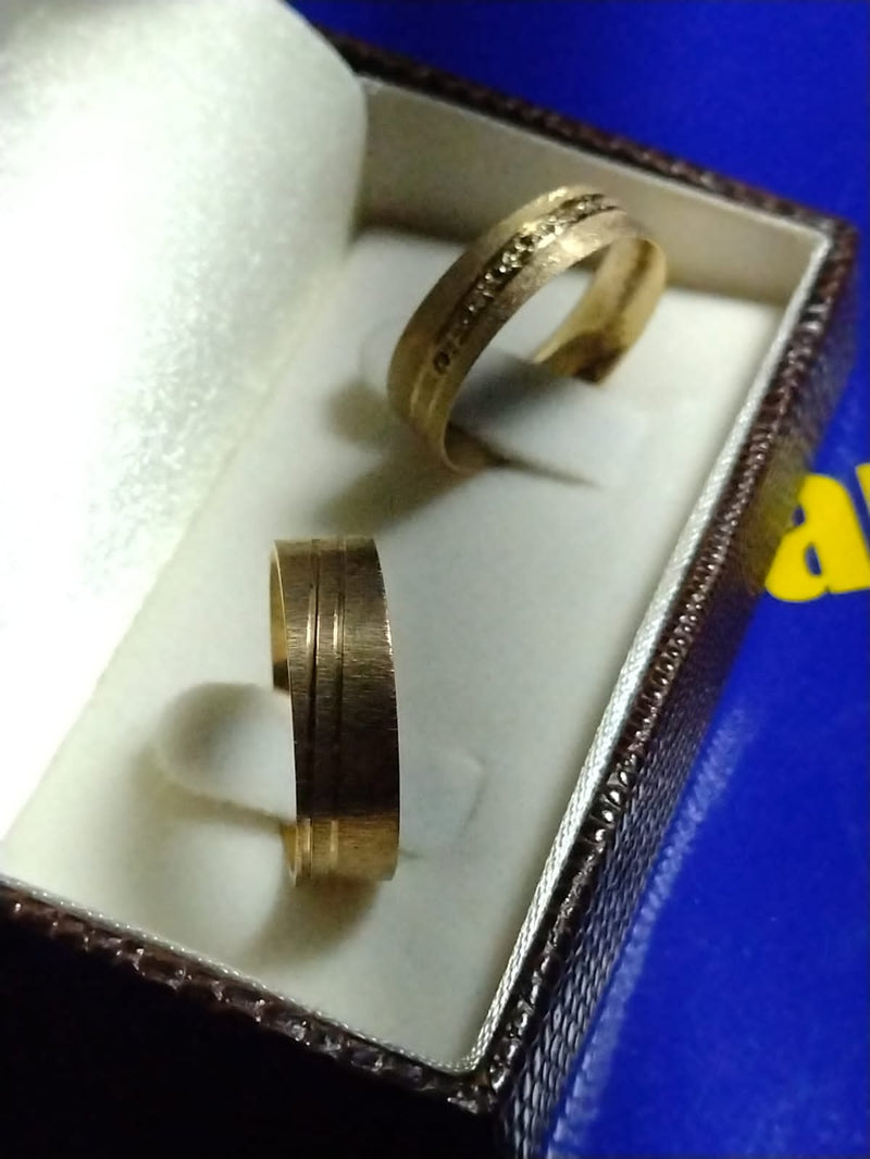 Par Alianças Casal Ouro 18kilates 12 Gramas Foscas Pedras Zircônias