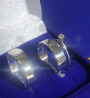 Par de alianças Prata 6 mm Reta com Kina e Solitário