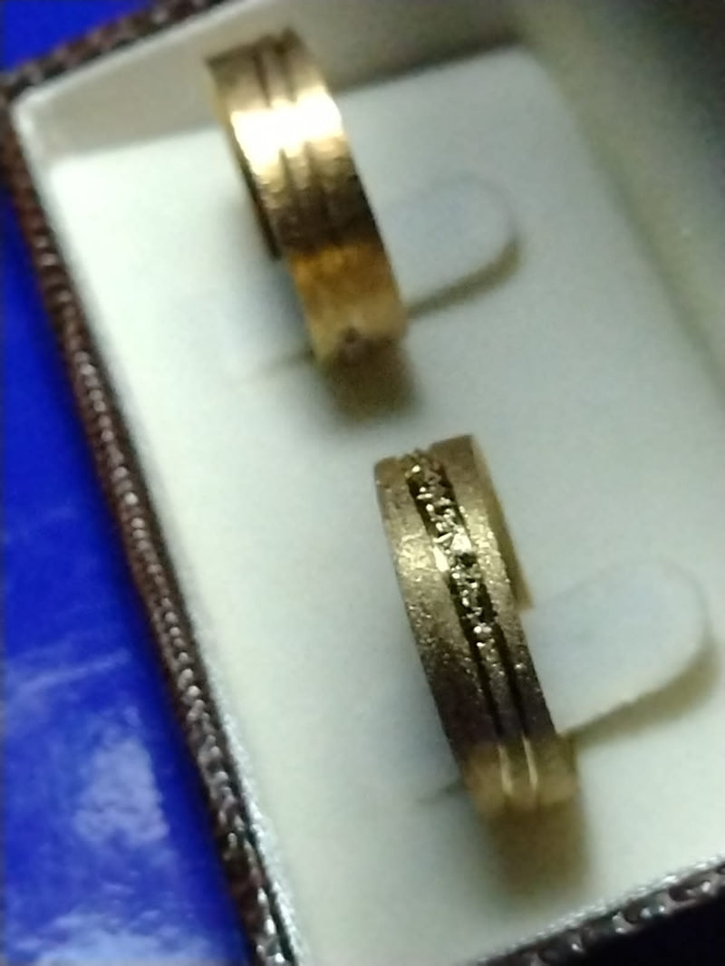 Par Alianças Casal Ouro 18kilates 12 Gramas Foscas Pedras Zircônias