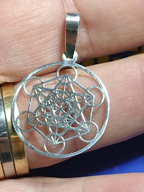 Pingente Medalhão do Cubo de Metatron Ouro Branco 18 Kilates 2 Gramas 25 mm