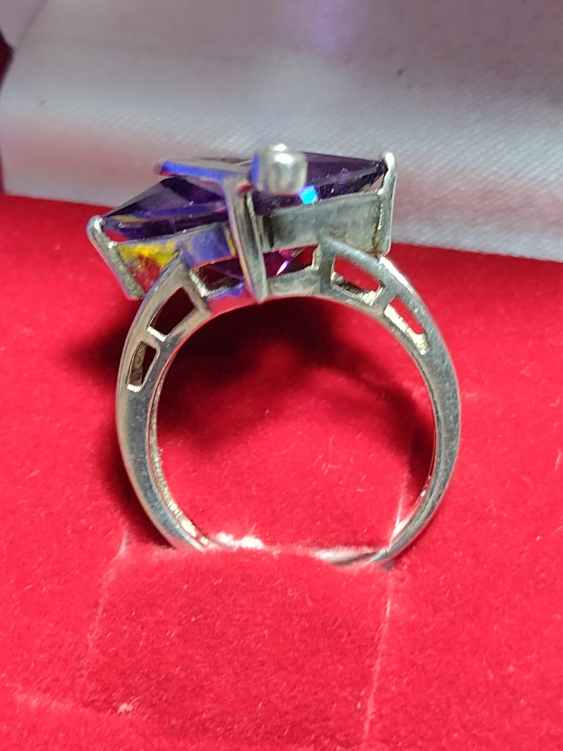 Anel Prata 950 Modelo Moderno com pedras de Zircônia e Zircônia LIlas  8 x 8 mm 7.50 Gramas