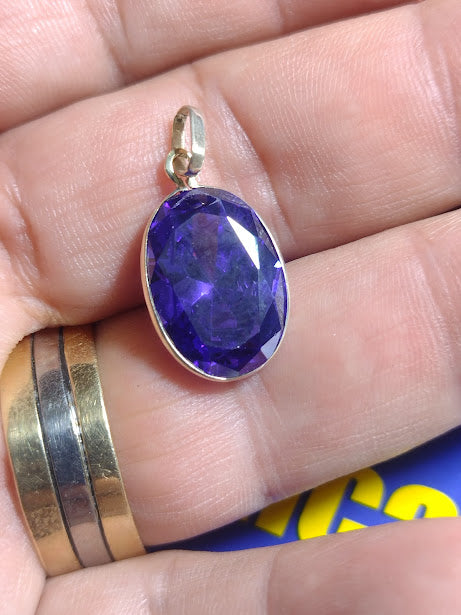 Pingente Pedra Zircônia Lilas Peso 4.30 Gramas 17 x 12 mm Ouro 18 kilates