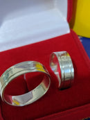 Par Alianças Namoro Preata 950 de Lei 6 mm com um risco e uma pedra de Zircônia