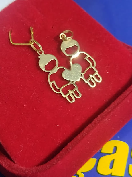 Pingente 2 Meninos 1 Coração Peso 0.70 Grama 18 mm x 16 mm Ouro18 kilates Maciço