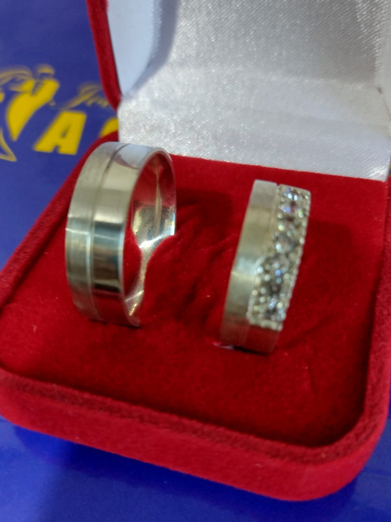 Par de Alianças Prata 7 mm 950  Pedras de zircônias 2 mm