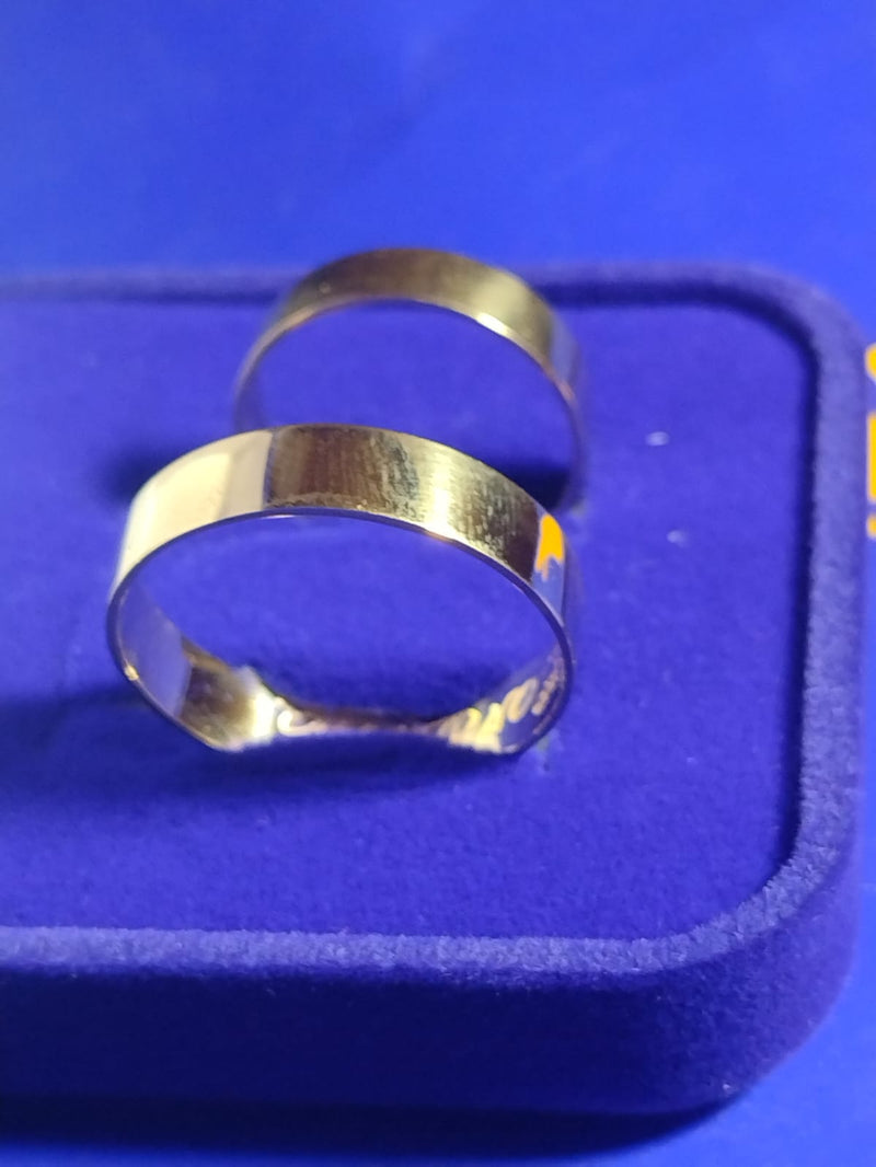 Aliança Par Ouro 18 kilates Retas 7 Gramas  5 mm lisa e brilhosa