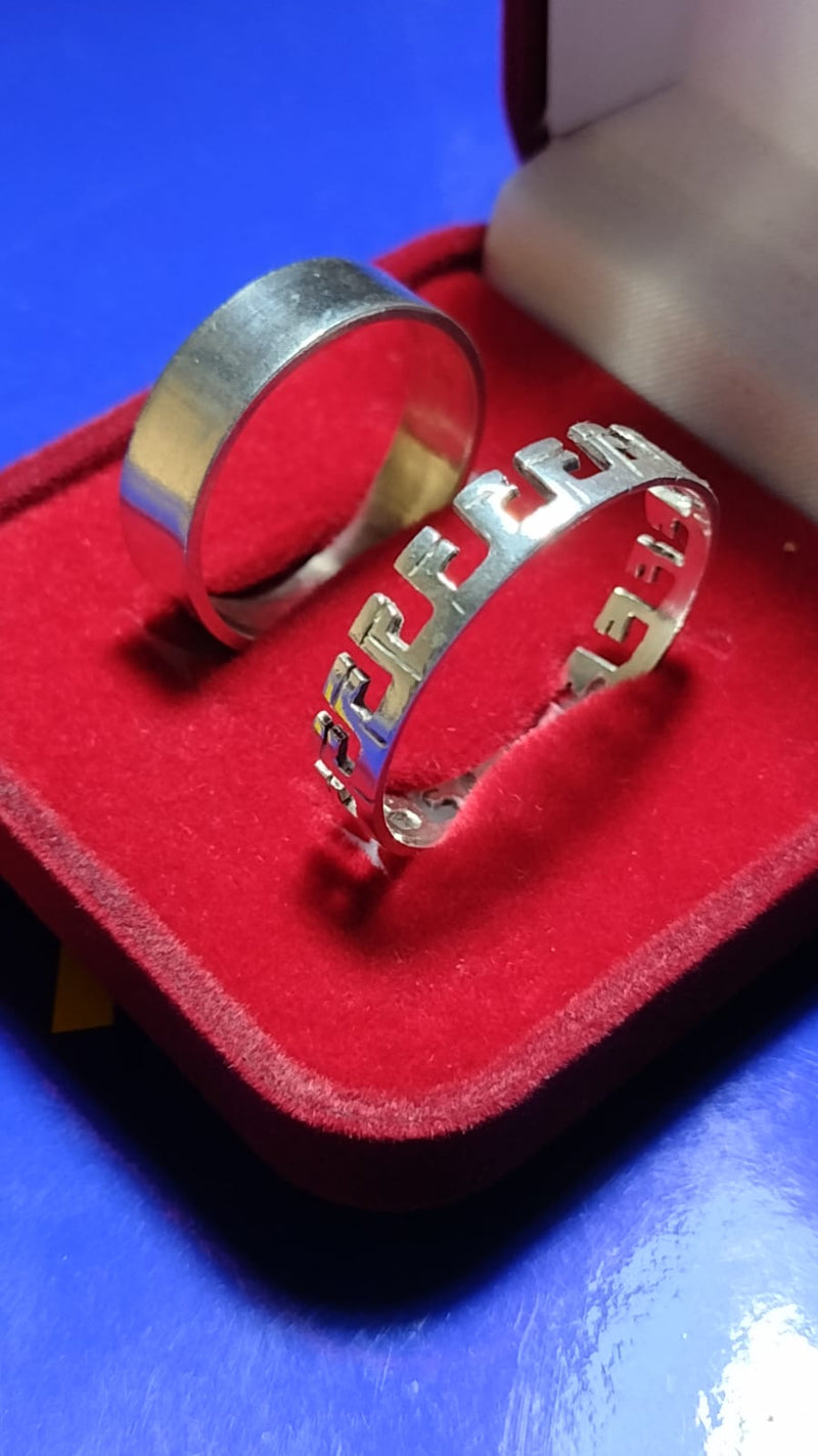 Prata  Par de Alianças uma Lisa e outra com detalhes 4.9 mm Prata 950