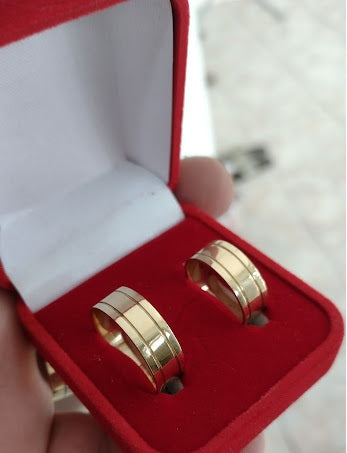 Aliança Retas Ouro 18 kilates Par 10,20 Gramas Com Risco 8 mm