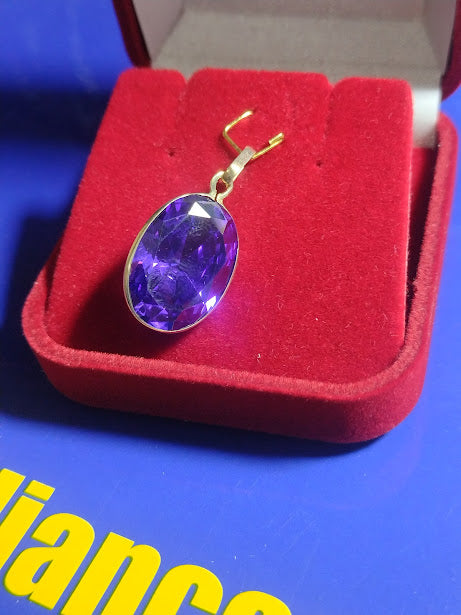 Pingente Pedra Zircônia Lilas Peso 4.30 Gramas 17 x 12 mm Ouro 18 kilates