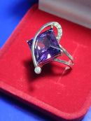 Anel Prata 950 Modelo Moderno com pedras de Zircônia e Zircônia LIlas  8 x 8 mm 7.50 Gramas