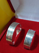 Par Alianças Namoro Preata 950 de Lei 6 mm com um risco e uma pedra de Zircônia