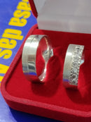 Par de Alianças Prata 7 mm 950  Pedras de zircônias 2 mm