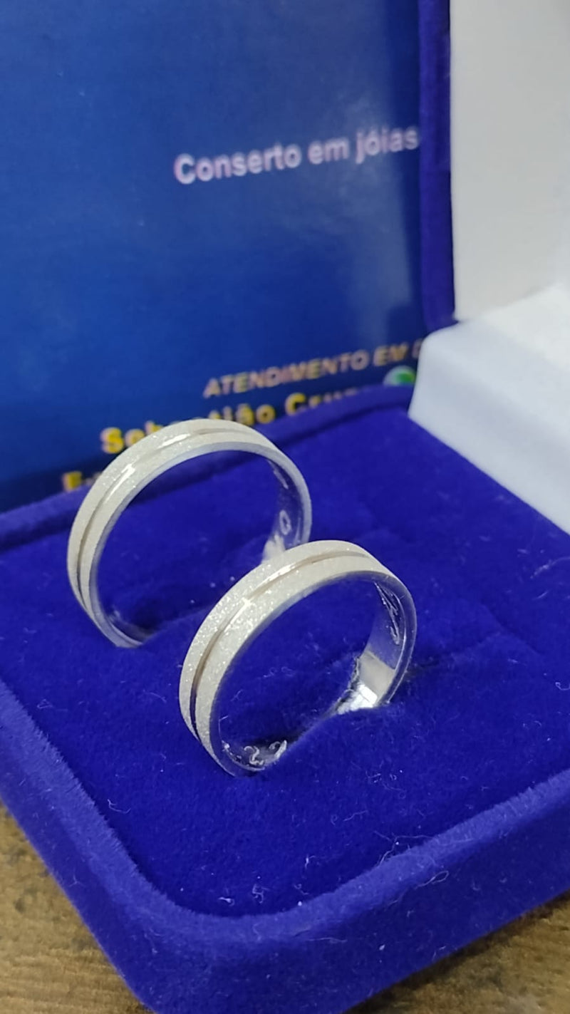 Alianças Namoro Prata 950  Namoro e Cmpromisso 4 mm Fosca com Risco Maciça