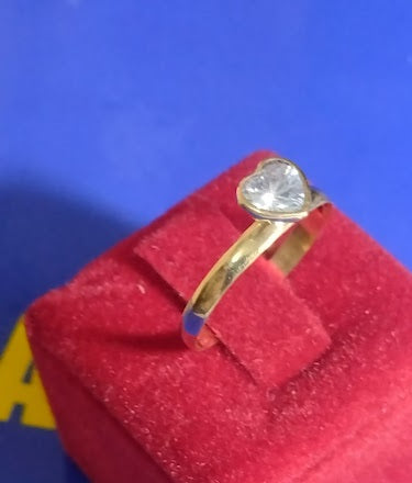 Anel Coração 1.80 Gramas Pedra Zircônia Todas as Cores 5 mm Aro 4 mm Ouro 18 kilates