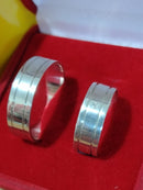 Par Alianças Namoro Preata 950 de Lei 6 mm com um risco e uma pedra de Zircônia