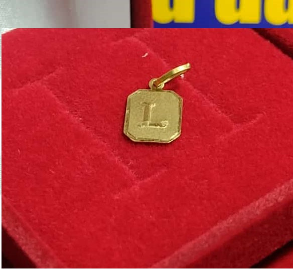 Pingente Letra L Ouro 18 kilates Peso 0.40 Grarmas 9 x 8 mm Maciço