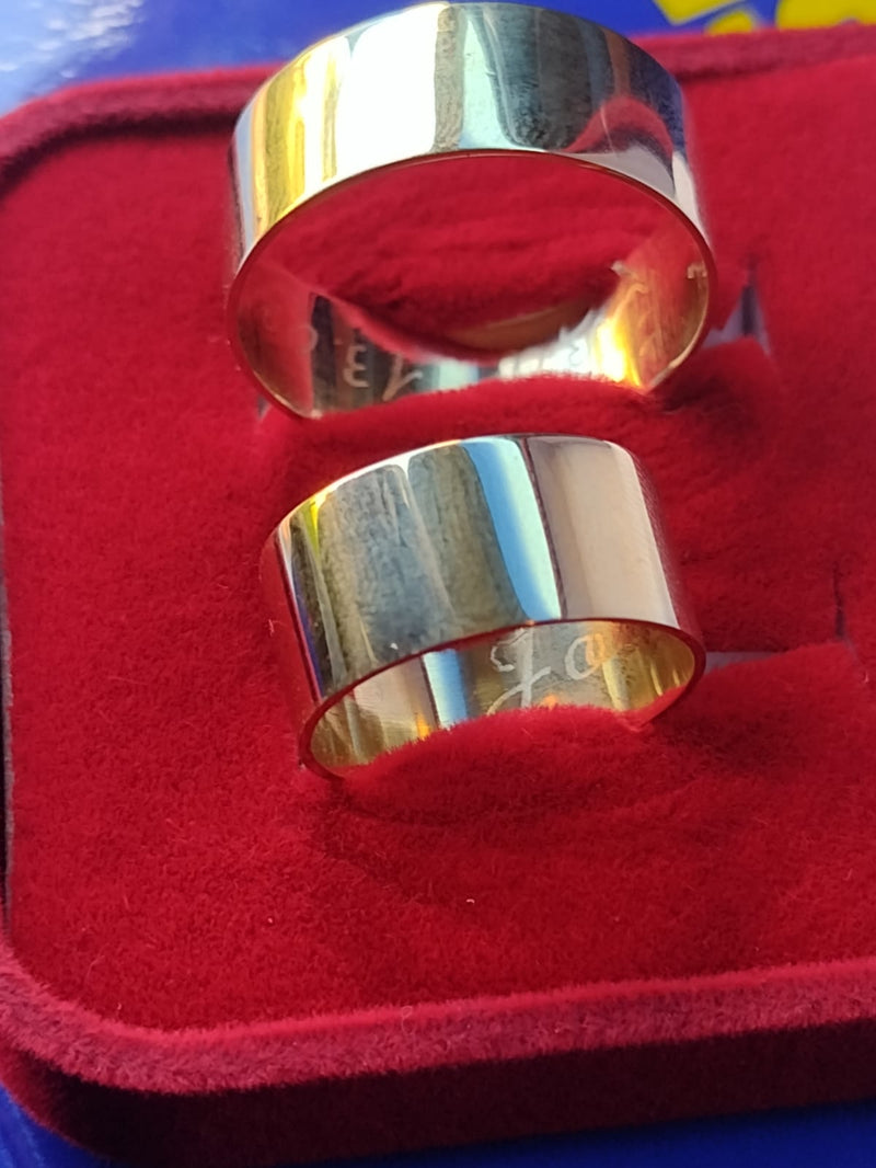 Par Aliança Modelo tradiciona Reta Ouro18 Kilates 10gr  8mm