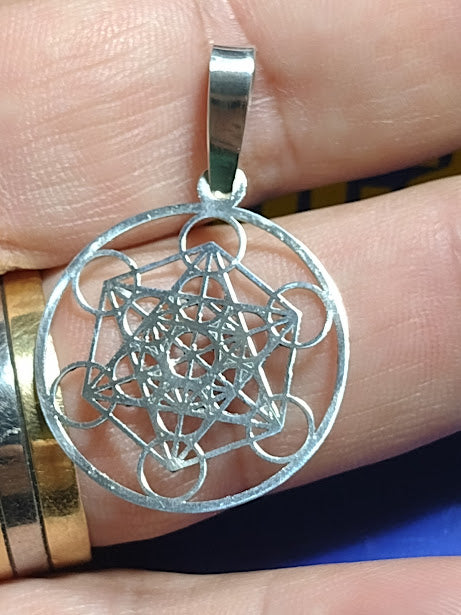 Pingente Medalhão do Cubo de Metatron Ouro Branco 18 Kilates 2 Gramas 25 mm