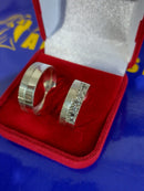 Par de Alianças Prata 7 mm 950  Pedras de zircônias 2 mm