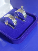 Par de alianças Prata 6 mm Reta com Kina e Solitário