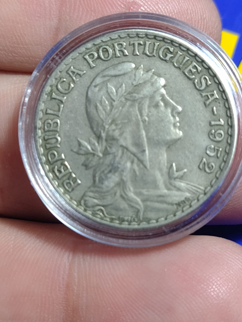 4 Moedas de 1 escudo Portuguesa rara e lindas