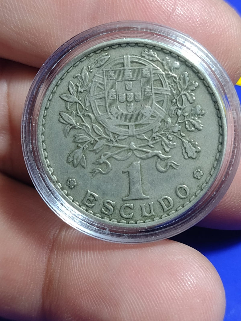 4 Moedas de 1 escudo Portuguesa rara e lindas