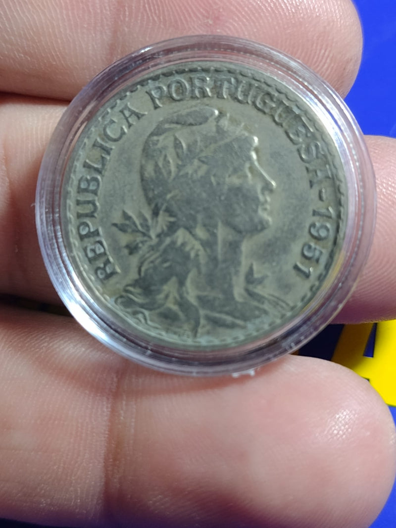 4 Moedas de 1 escudo Portuguesa rara e lindas