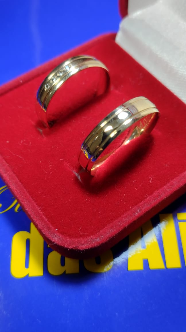 Alianças Noivado Casamento  Retas Lisas Larga Ouro 18 Kilates Alianças Brilhosas 5 Gramas 4 mm