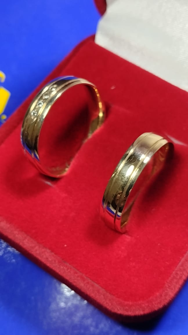 Alianças Noivado Casamento  Retas Lisas Larga Ouro 18 Kilates Alianças Brilhosas 5 Gramas 4 mm