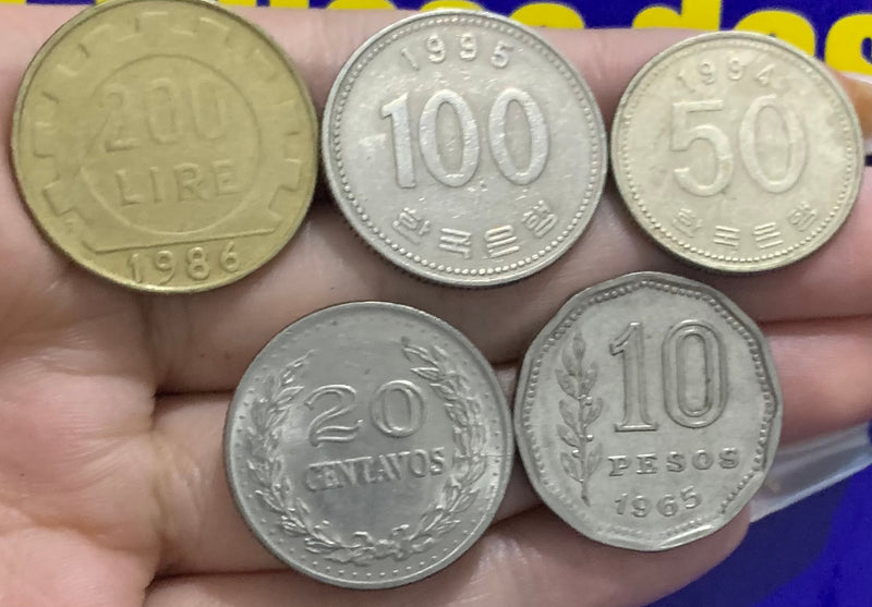 Moedas 200 Fire, 100 e 50 Estangeiras . 20 Cewntavos, 10 Peos 1965 são 5 Moedas